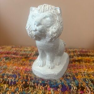 Vintage 1987 ISABEL BLOOM signed sitting lion concrete statue